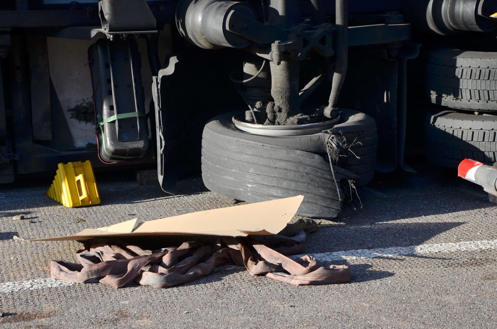 VU LKW umgestuerzt A 3 Rich Oberhausen Hoehe AS Koeln Koenigsforst P168.JPG - Miklos Laubert